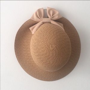 Summer now hat with mauve pink bow.